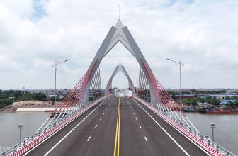 Cầu biểu tượng hình búp sen ở Nam Định thông xe